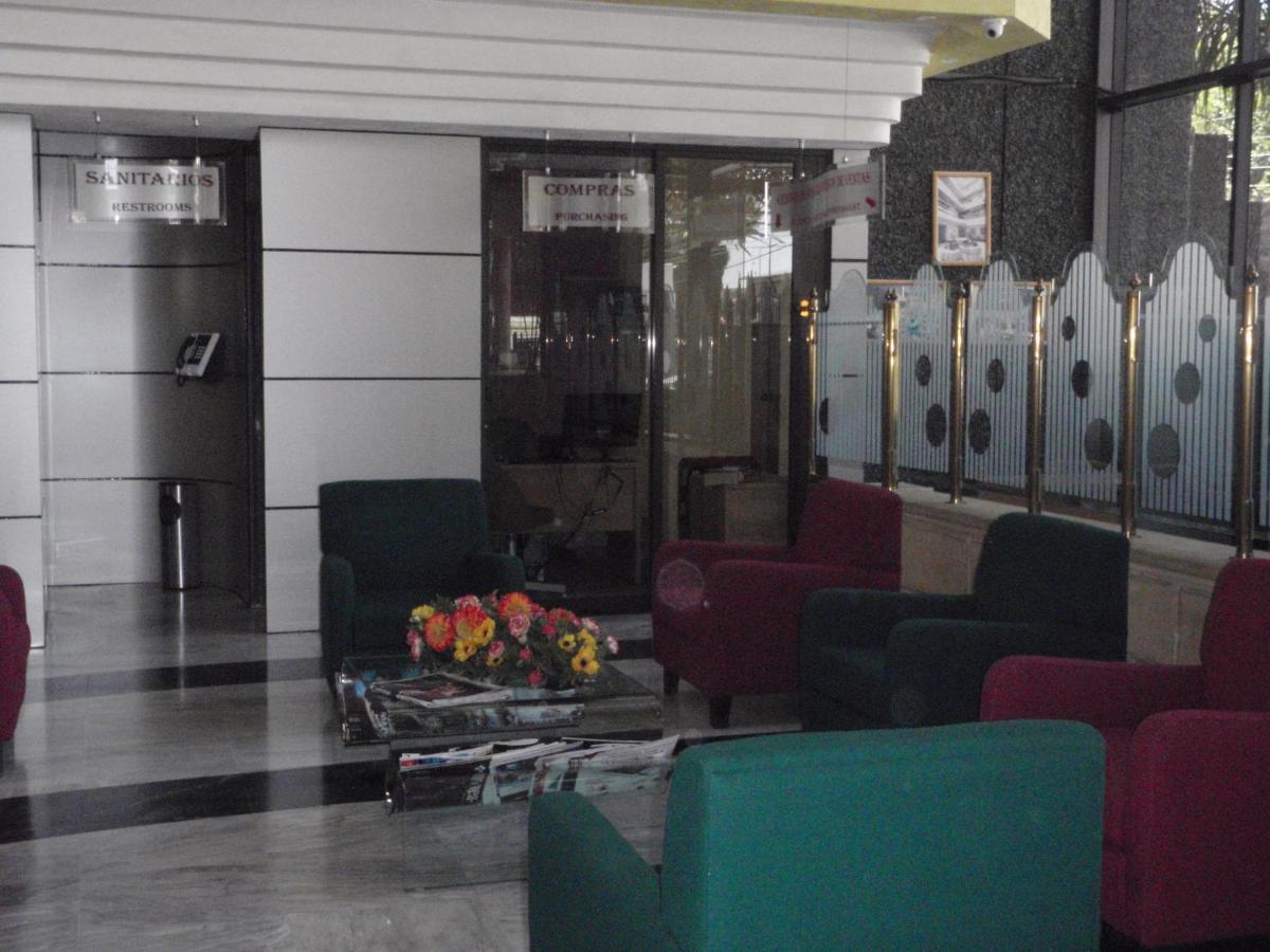 Hotel Plaza Las Fuentes Cuautlancingo ภายนอก รูปภาพ