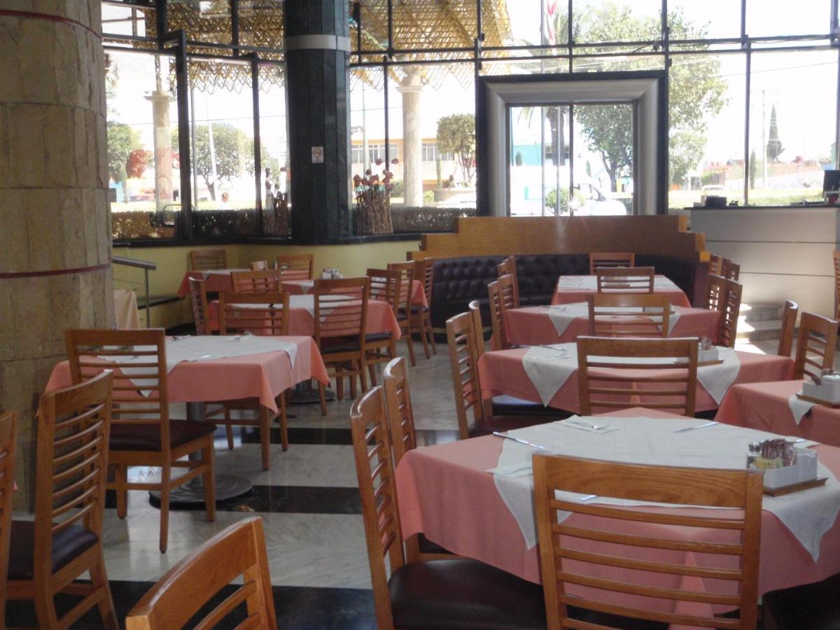 Hotel Plaza Las Fuentes Cuautlancingo ภายนอก รูปภาพ