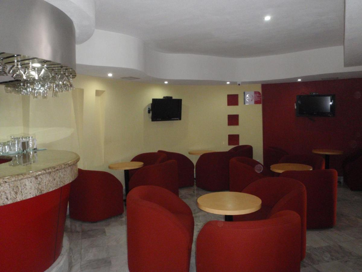 Hotel Plaza Las Fuentes Cuautlancingo ภายนอก รูปภาพ