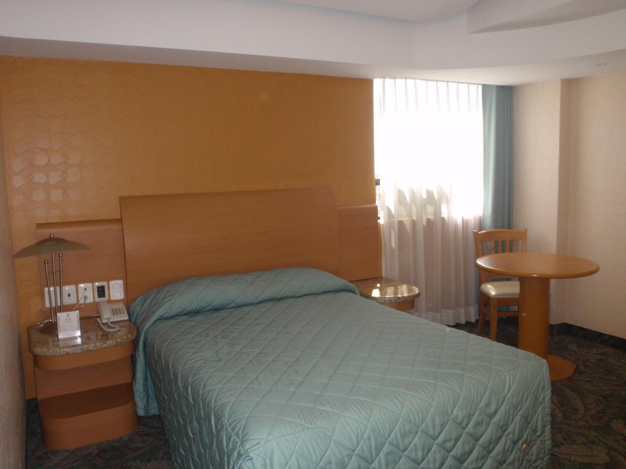 Hotel Plaza Las Fuentes Cuautlancingo ภายนอก รูปภาพ