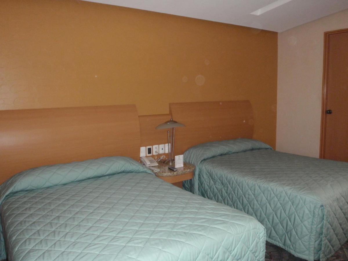 Hotel Plaza Las Fuentes Cuautlancingo ภายนอก รูปภาพ
